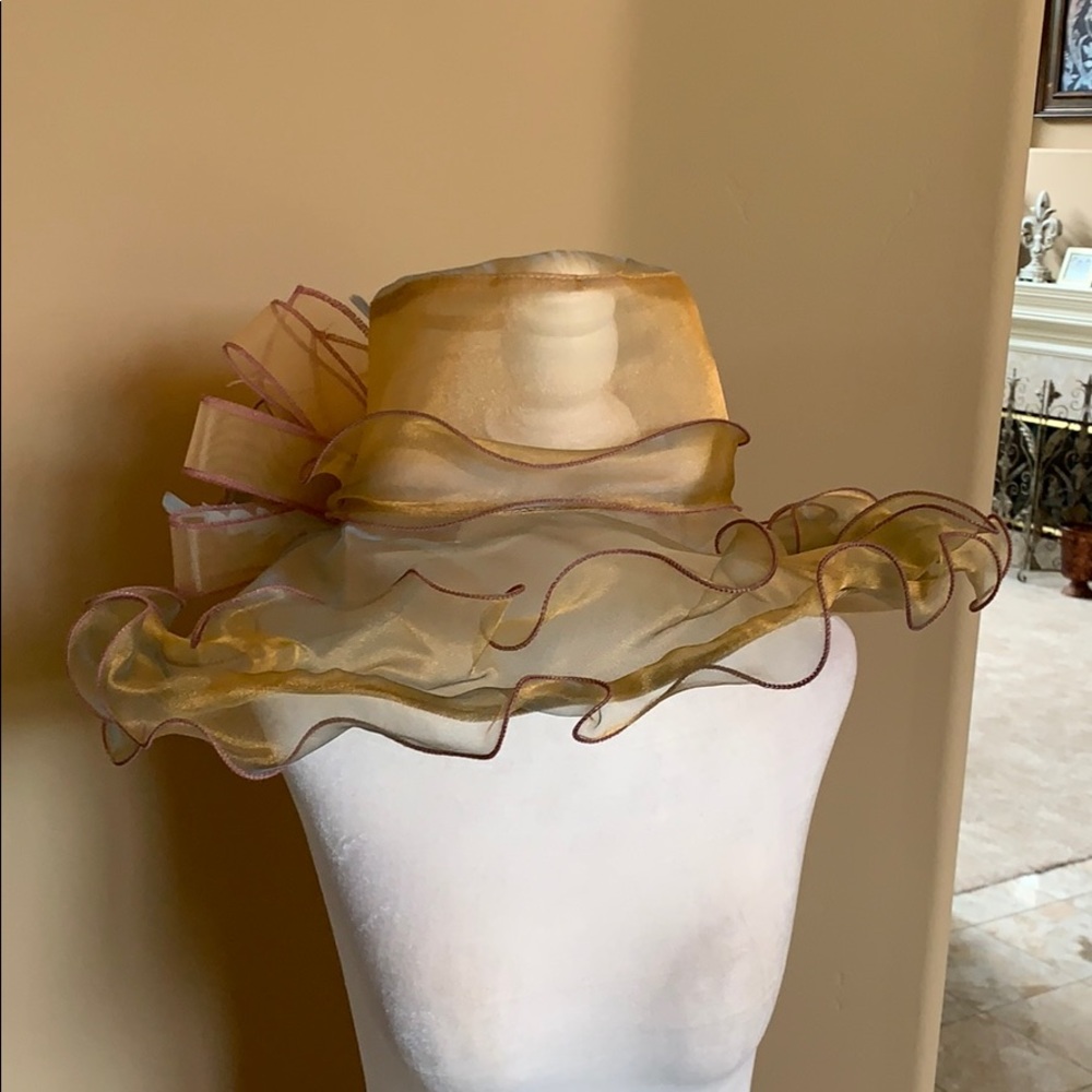 Kentucky derby hat never worn - Picture 2 of 2